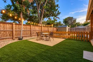 403 E Franklin St, Grapevine, TX 76051 - Photo 18
