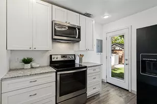 403 E Franklin St, Grapevine, TX 76051 - Photo 8