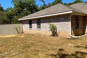 805 Lynn St, Bonham, TX 75418 - Photo 30