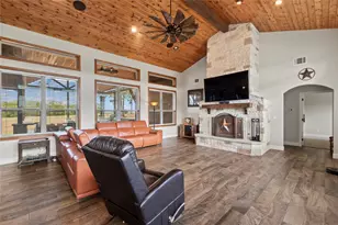 4830 Bridle View Ct, Athens, TX 75752 - Photo 6