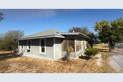 701 N Newark Street, Decatur, TX 76234 - Photo 2