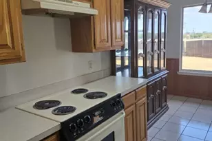 850 Valley View Ct, Burleson, TX 76028 - Photo 10