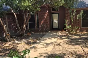 850 Valley View Ct, Burleson, TX 76028 - Photo 2