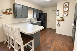 304 S Norma Dr, Lacy Lakeview, TX 76705 - Photo 2