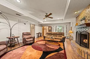 1401 Sandpiper St, Grapevine, TX 76051 - Photo 6