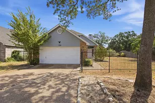1308 Carver Ln, Irving, TX 75061 - Photo 2