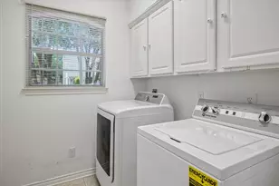 2702 Lawtherwood Ct, Dallas, TX 75214 - Photo 32