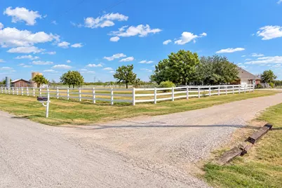 621 Old Stoney Court, Ponder, TX 76259 - Photo 4