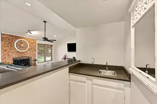 2840 Southridge Dr, Grapevine, TX 76051 - Photo 18