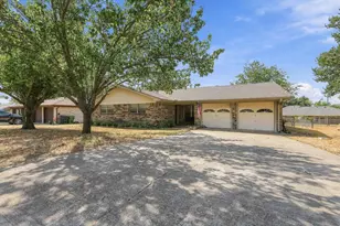 928 Maple St, Howe, TX 75459 - Photo 2