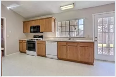 2110 Hearthstone Drive, Carrollton, TX 75010 - Photo 4