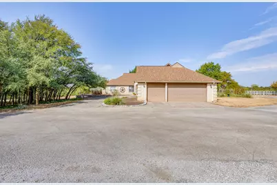 2112 Miller Court, Granbury, TX 76049 - Photo 4
