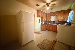 2121 Kingsdale Dr, Fort Worth, TX 76119 - Photo 12