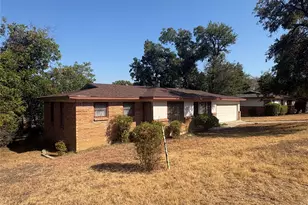 2121 Kingsdale Dr, Fort Worth, TX 76119 - Photo 2