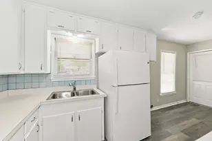 549 Lorna St, Burleson, TX 76028 - Photo 10