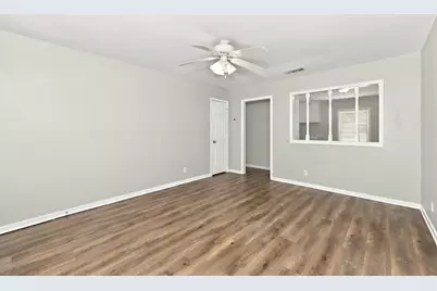 549 Lorna Street, Burleson, TX 76028 - Photo 4