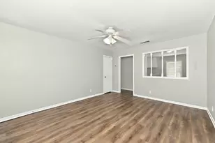 549 Lorna St, Burleson, TX 76028 - Photo 4