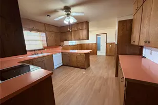 408 W Morris St, Seymour, TX 76380 - Photo 8