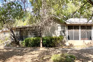 2804 Maplewood St, Granbury, TX 76048 - Photo 2