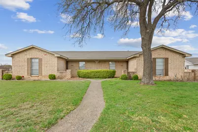 100 E Gruver Circle #102, Hewitt, TX 76643 - Photo 1