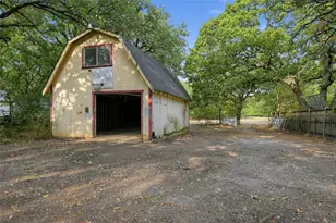 1611 Shepherd Ln, Dallas, TX 75253 - Photo 28