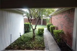 4208 Meadowdale Dr, Carrollton, TX 75010 - Photo 4