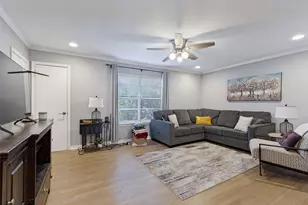 5827 Sandhurst Ln, Dallas, TX 75206 - Photo 4