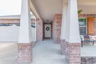 5913 Mountain Bluff Dr, Fort Worth, TX 76179 - Photo 2