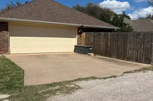 1041 Lytle Creek Dr, Abilene, TX 79602 - Photo 2
