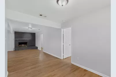 4801 Hollowbrook Road, Fort Worth, TX 76103 - Photo 14