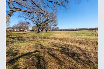 724 Gilliland Road, Springtown, TX 76082 - Photo 8