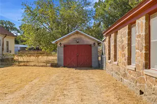 1326 4th St, Graham, TX 76450 - Photo 4