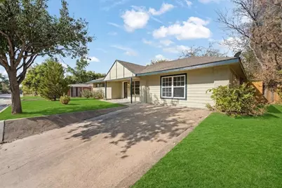 909 15th Street, Grand Prairie, TX 75050 - Photo 2