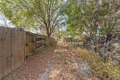 909 15th Street, Grand Prairie, TX 75050 - Photo 28