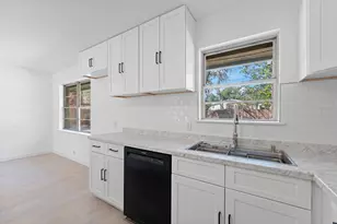 909 15th St, Grand Prairie, TX 75050 - Photo 10