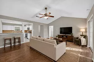 1121 Greendale Dr, Bedford, TX 76022 - Photo 4