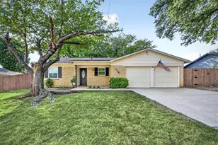 1121 Greendale Dr, Bedford, TX 76022 - Photo 1