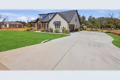 2181 Middlewood Circle, Granbury, TX 76049 - Photo 2