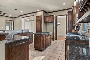 7921 Shady Oaks Dr, North Richland Hills, TX 76182 - Photo 12