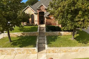 7921 Shady Oaks Dr, North Richland Hills, TX 76182 - Photo 1