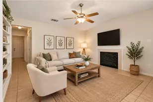 811 Woodland Ct, Kennedale, TX 76060 - Photo 2