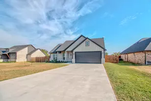 512 Austin St, Callisburg, TX 76240 - Photo 2
