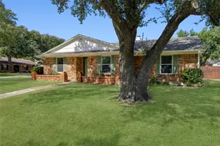 2433 Pinehurst Ln, Mesquite, TX 75150 - Photo 2