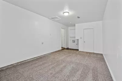 711 N Carroll Boulevard, Denton, TX 76201 - Photo 10
