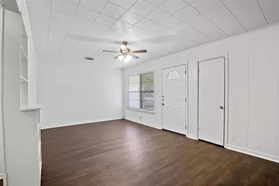 711 N Carroll Boulevard, Denton, TX 76201 - Photo 2