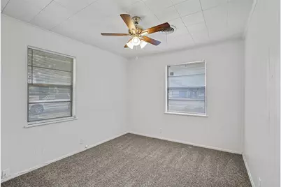 711 N Carroll Boulevard, Denton, TX 76201 - Photo 12