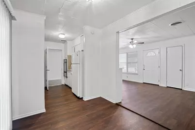 711 N Carroll Boulevard, Denton, TX 76201 - Photo 6
