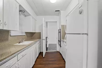 711 N Carroll Boulevard, Denton, TX 76201 - Photo 4