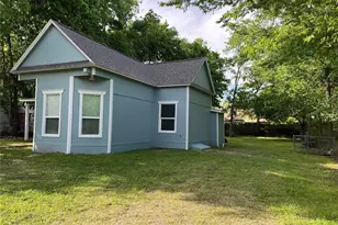 621 E 8th St, Bonham, TX 75418 - Photo 10
