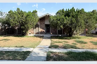 826 Pinoak Drive, Grand Prairie, TX 75052 - Photo 1